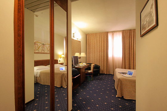 Hotel Mirage - photo 4
