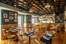 SEIS WINE BAR - GARRAFEIRA & PETISCOS