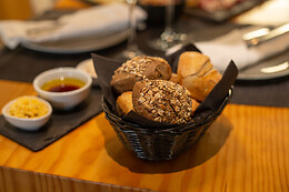SEIS WINE BAR - GARRAFEIRA & PETISCOS
