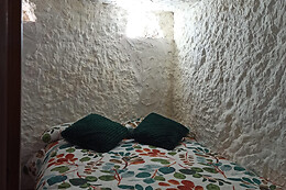CASA CUEVA ENTRE HOCES