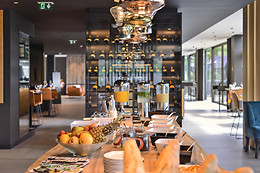 R hotel experiences