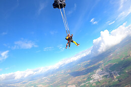 I JUMP SKYDIVE PURA VIDA