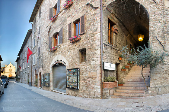 Hotel Properzio - photo 0